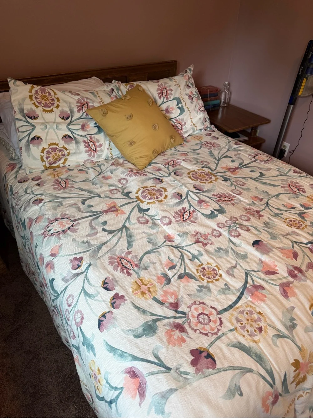 Floral Print Cotton Quilt Set in Cream and Pink with Accent Pillow
